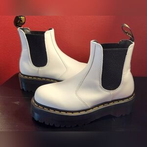 Dr. Martens 2976 Quad Chelsea Boots